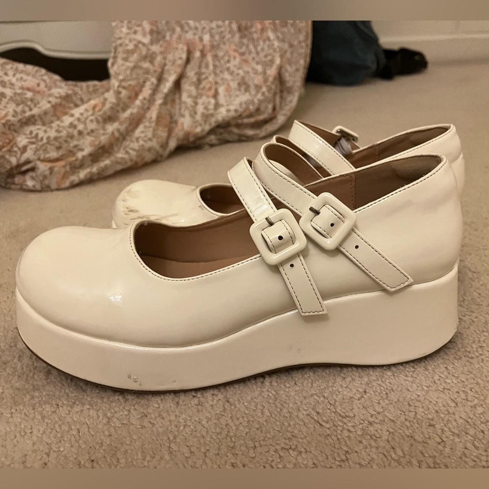 White Mary Jane’s size 9